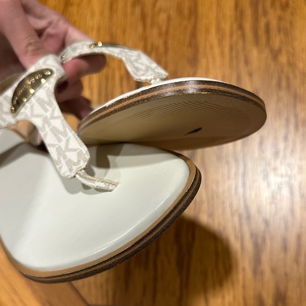 *MICHAEL KORS* Cream x Tan Logo Print MK Plate Sandals Size 9.5 - Picture 6 of 13